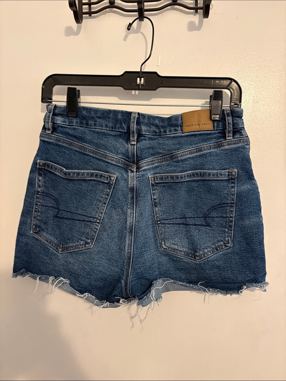 American Eagle High Rise Curvy Relaxed Denim Shorts 4 - Picture 4 of 9